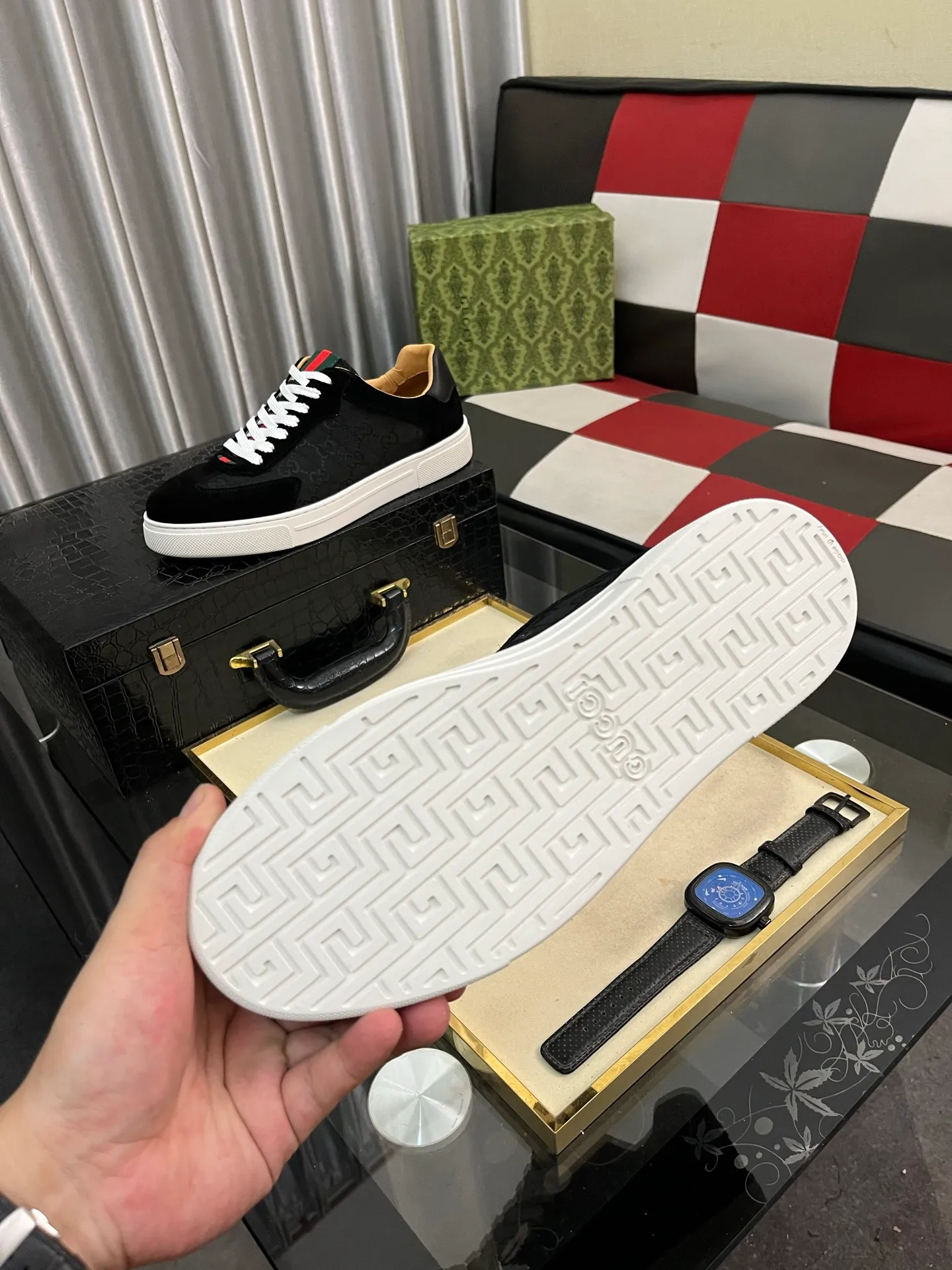 Men's shoes 💰380⌚️⌚️Gucci •Gucci original quality.~ Unique modern style sneakers. 🏃A must-have casual shoe for trendy men😍😍 Original brand imported from Italy, imported original leather, sheep lining (refuses to discolor and grind feet) Sole: Original sole provided by the original factory, French lazy style design ⚠️Fit to the feet, original quality, super comfortable original sole. Just like shooting the real thing🎬The real thing is better, code number: 38-442️⃣colors available